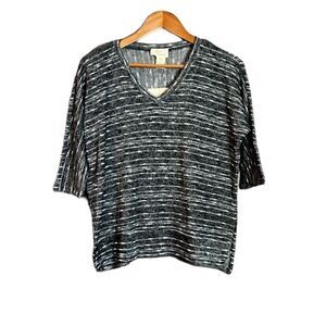 NWT! Andrea Jovine v neck sweater. Size small‎